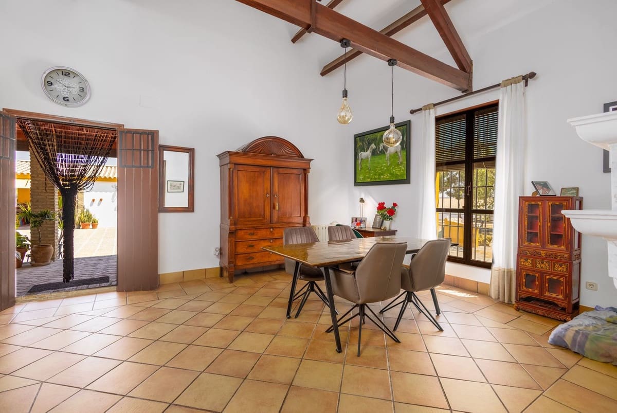 4 bedroom Finca/Country House for sale in Moron de la Frontera with pool garage - € 795,000 (Ref: 9188840)