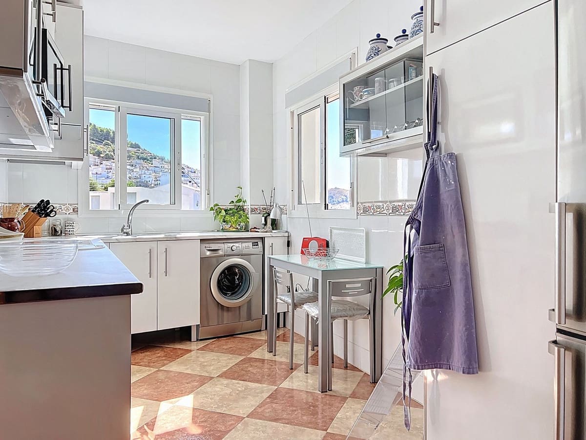 2 bedroom Apartment for sale in Canillas de Aceituno with garage - € 148,000 (Ref: 9204020)