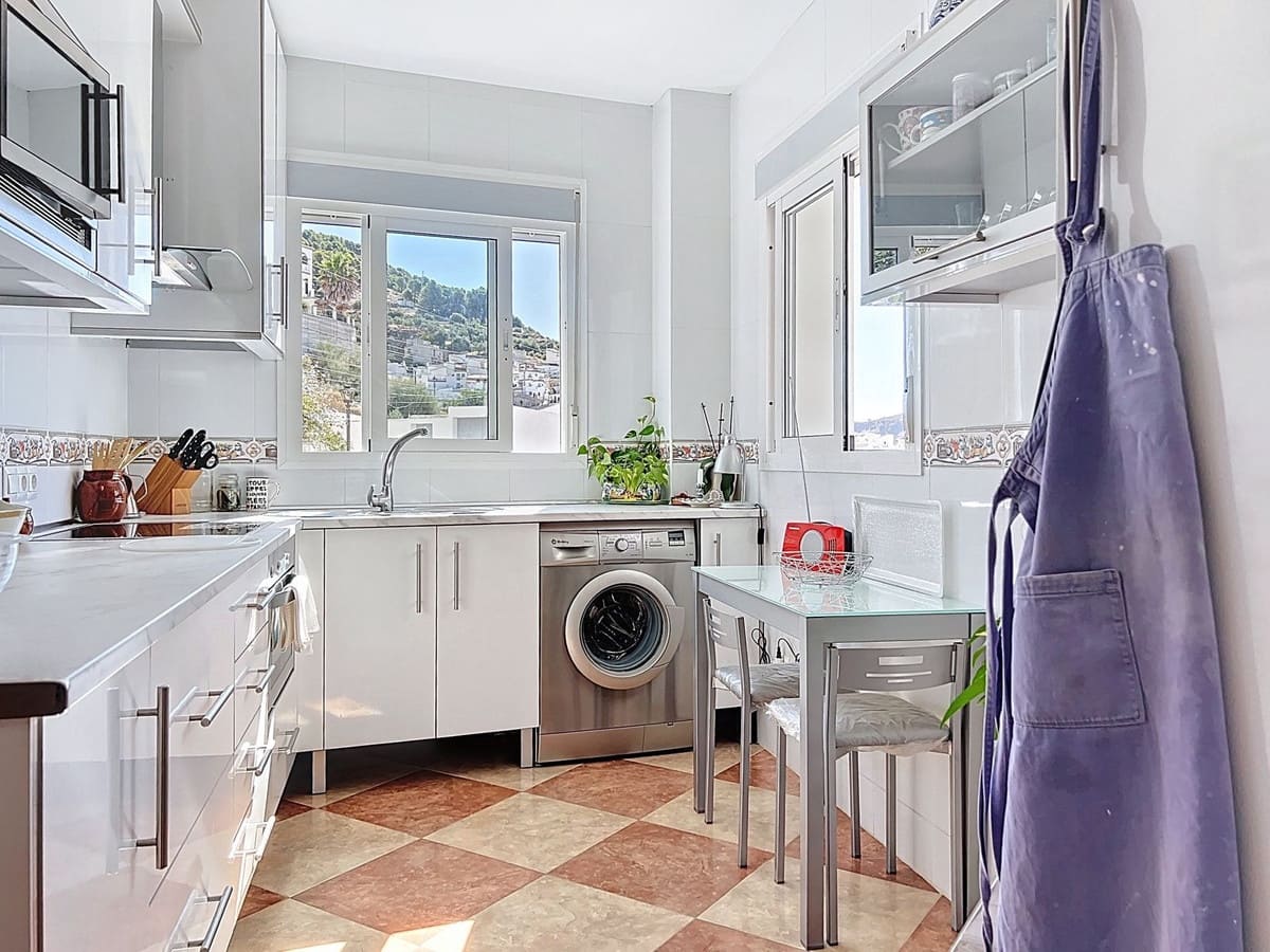 2 bedroom Apartment for sale in Canillas de Aceituno with garage - € 148,000 (Ref: 9204020)