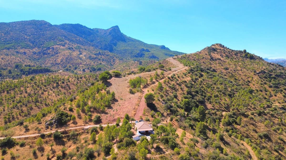 2 soveværelse Finca/Landehus til salg i Ardales med swimmingpool - € 299.000 (Ref: 9230697)