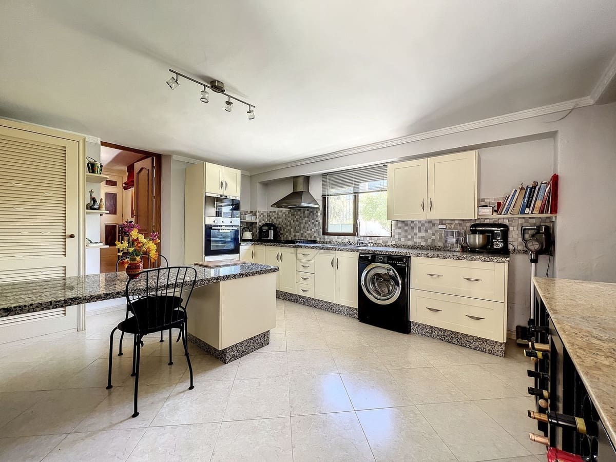 6 quarto Quinta/Casa Rural para venda em Iznajar com piscina garagem - 545 000 € (Ref: 9253922)