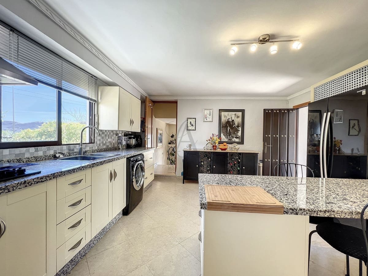 6 quarto Quinta/Casa Rural para venda em Iznajar com piscina garagem - 545 000 € (Ref: 9253922)