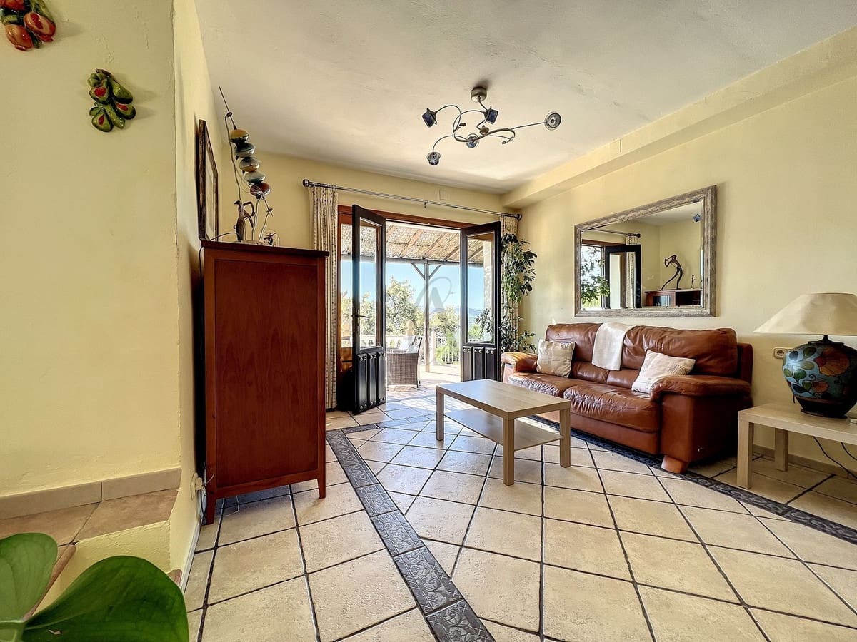 6 quarto Quinta/Casa Rural para venda em Iznajar com piscina garagem - 545 000 € (Ref: 9253922)