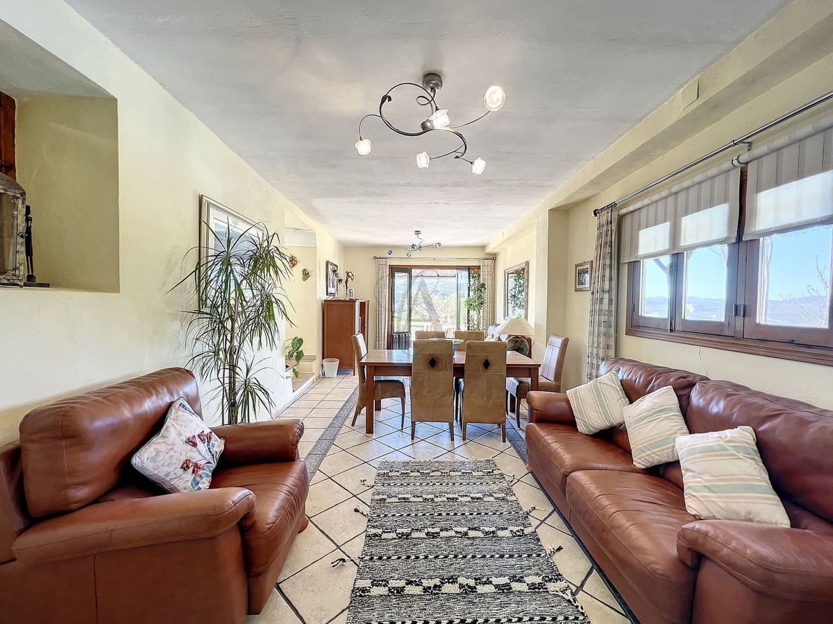 6 quarto Quinta/Casa Rural para venda em Iznajar com piscina garagem - 545 000 € (Ref: 9253922)
