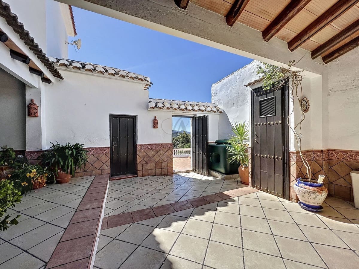 6 quarto Quinta/Casa Rural para venda em Iznajar com piscina garagem - 545 000 € (Ref: 9253922)
