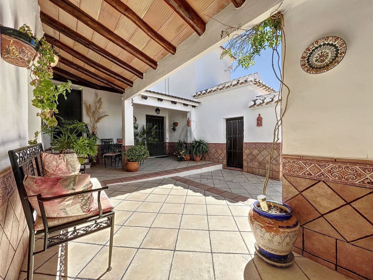 6 quarto Quinta/Casa Rural para venda em Iznajar com piscina garagem - 545 000 € (Ref: 9253922)