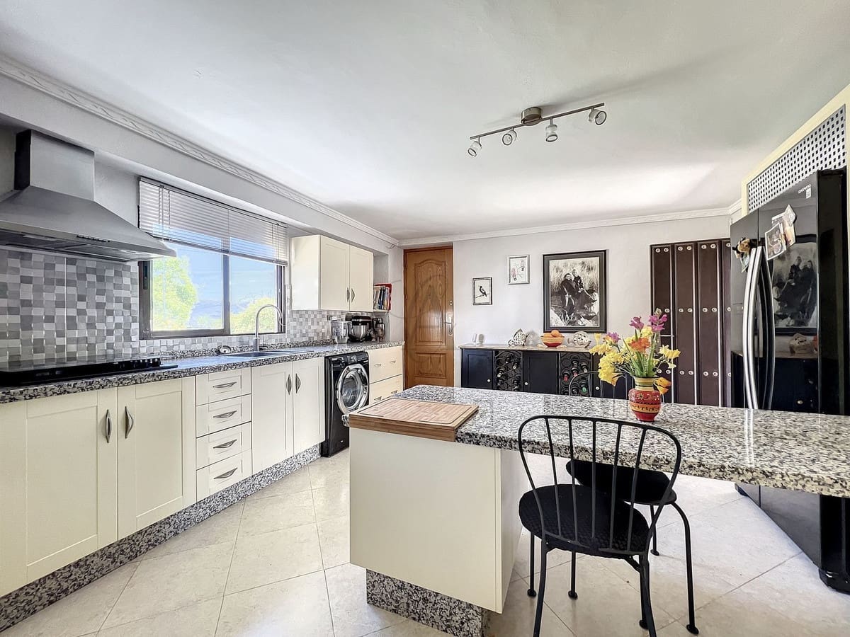 6 quarto Quinta/Casa Rural para venda em Iznajar com piscina garagem - 545 000 € (Ref: 9253922)