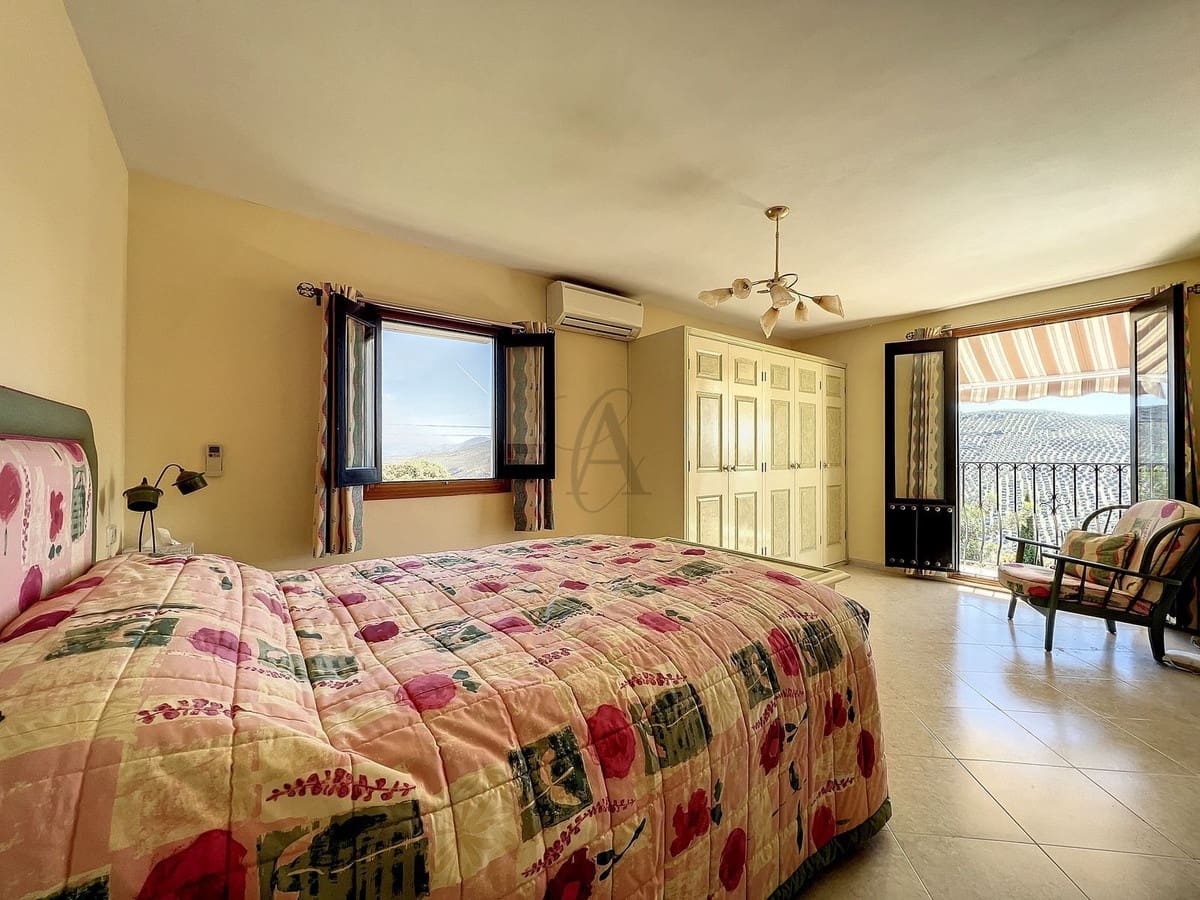 6 quarto Quinta/Casa Rural para venda em Iznajar com piscina garagem - 545 000 € (Ref: 9253922)