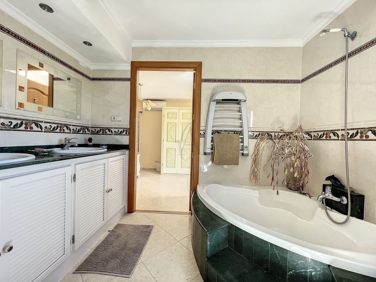 6 quarto Quinta/Casa Rural para venda em Iznajar com piscina garagem - 545 000 € (Ref: 9253922)