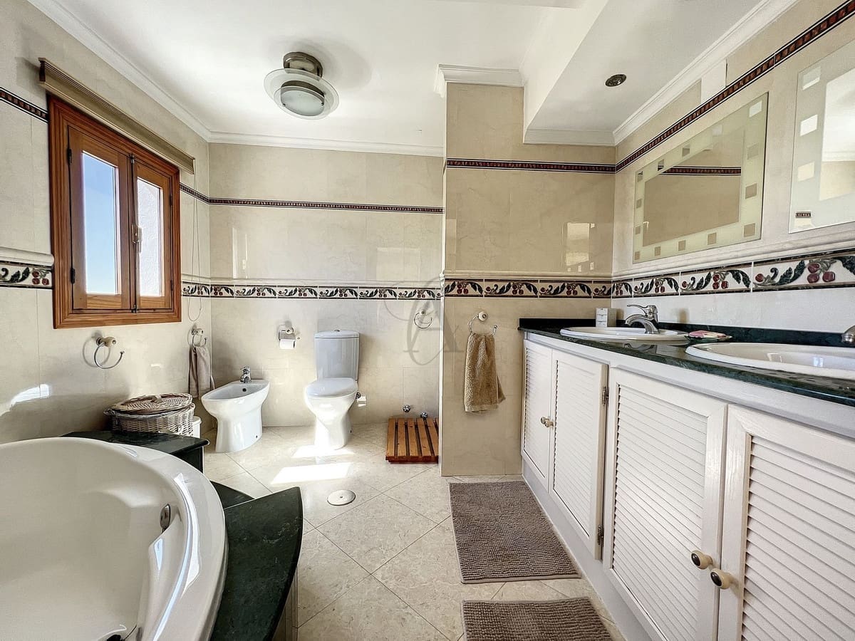 6 quarto Quinta/Casa Rural para venda em Iznajar com piscina garagem - 545 000 € (Ref: 9253922)