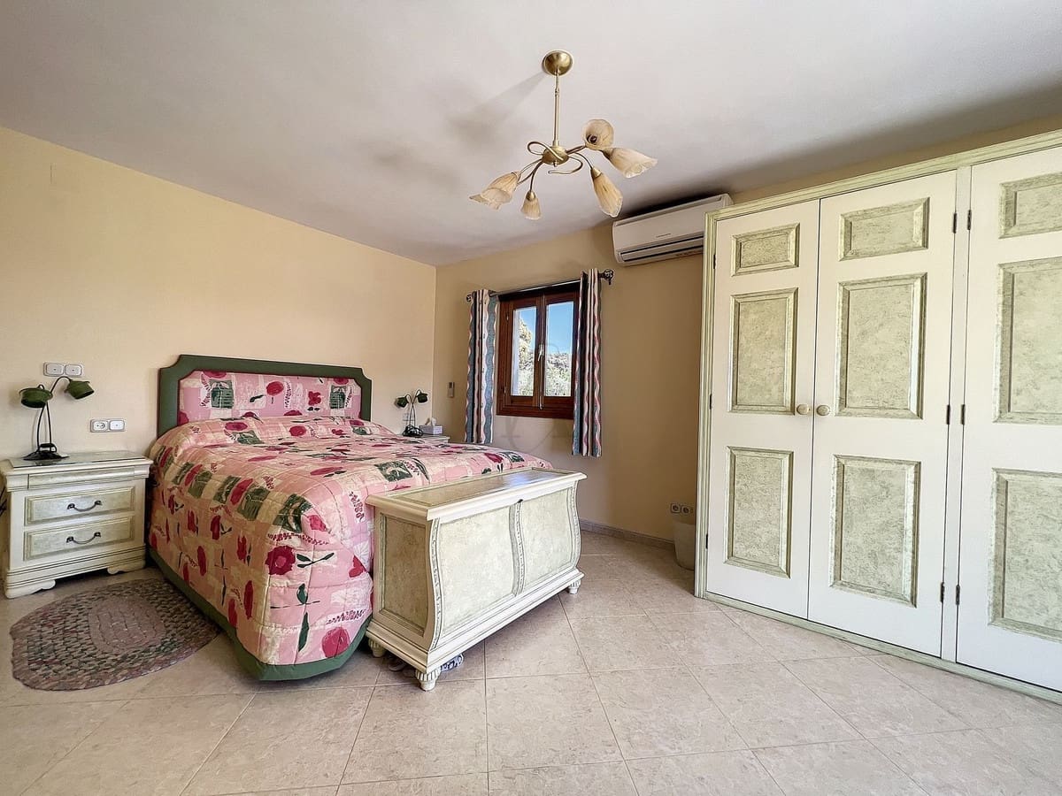6 quarto Quinta/Casa Rural para venda em Iznajar com piscina garagem - 545 000 € (Ref: 9253922)