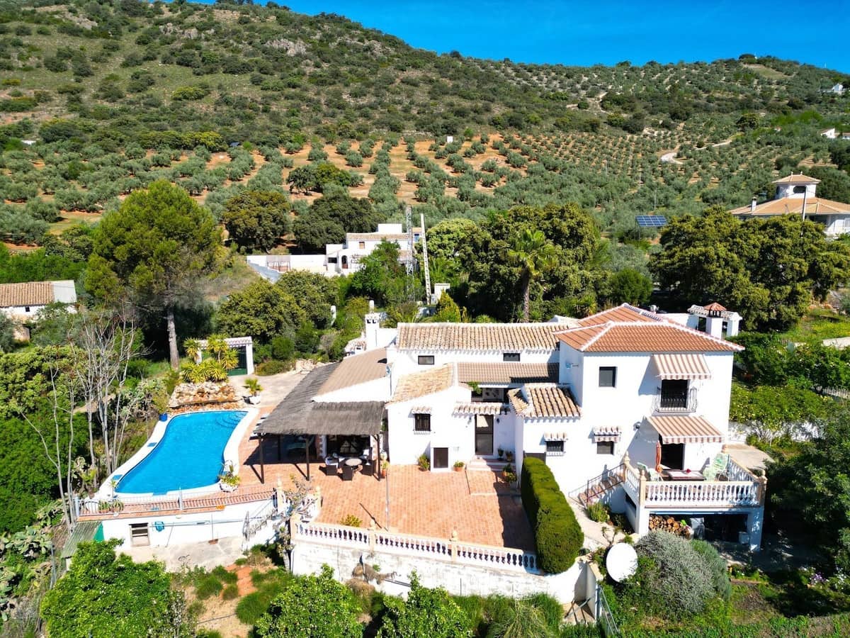 6 quarto Quinta/Casa Rural para venda em Iznajar com piscina garagem - 545 000 € (Ref: 9253922)
