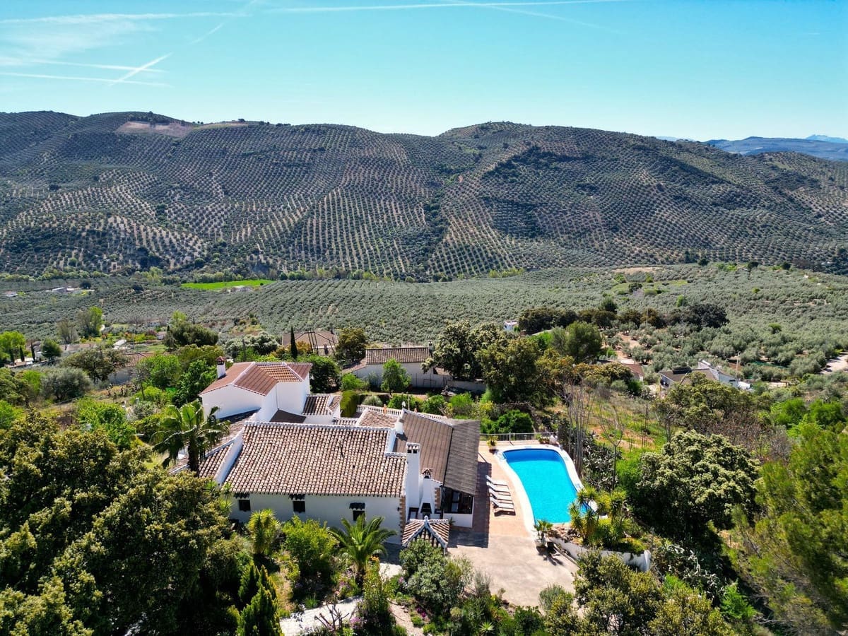 6 quarto Quinta/Casa Rural para venda em Iznajar com piscina garagem - 545 000 € (Ref: 9253922)