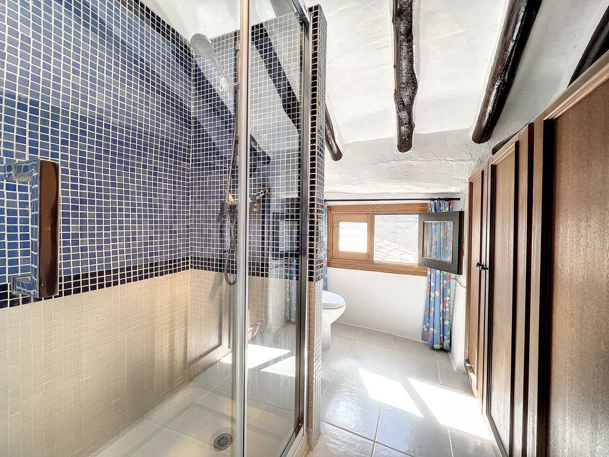 6 quarto Quinta/Casa Rural para venda em Iznajar com piscina garagem - 545 000 € (Ref: 9253922)