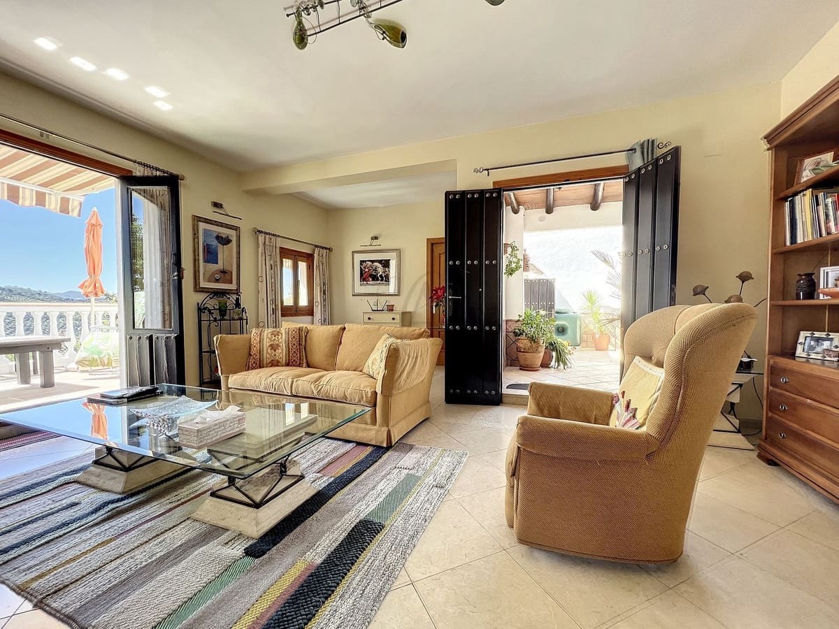 6 quarto Quinta/Casa Rural para venda em Iznajar com piscina garagem - 545 000 € (Ref: 9253922)