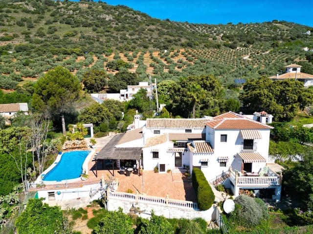 6 slaapkamer Finca/Landhuis te koop in Iznájar met zwembad garage - € 545.000 (Ref: 9253922)