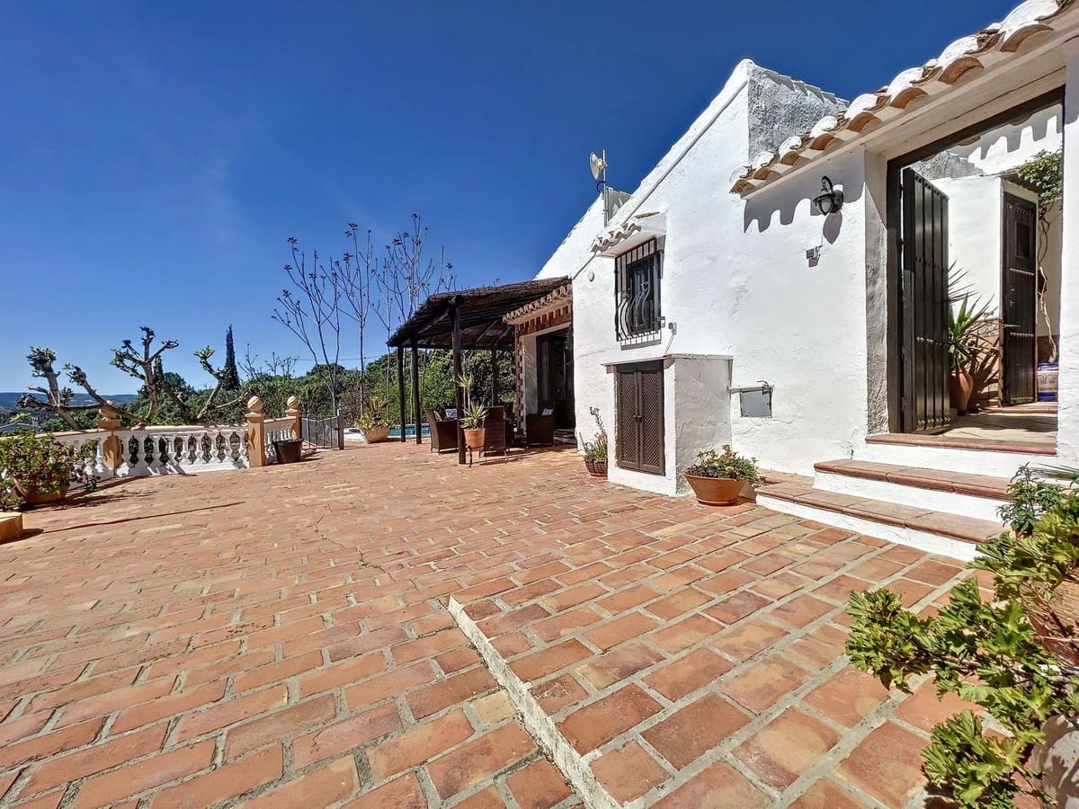 6 quarto Quinta/Casa Rural para venda em Iznajar com piscina garagem - 545 000 € (Ref: 9253922)