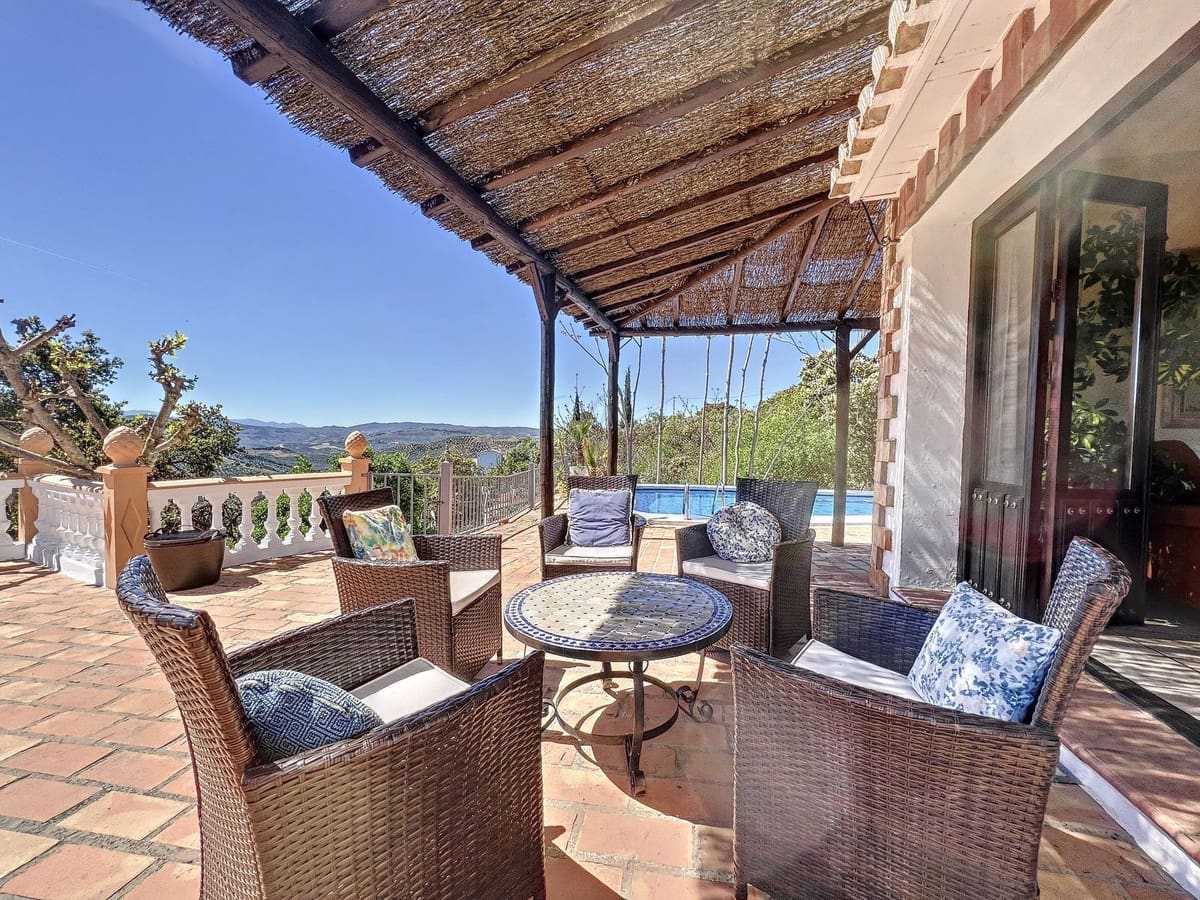 6 quarto Quinta/Casa Rural para venda em Iznajar com piscina garagem - 545 000 € (Ref: 9253922)