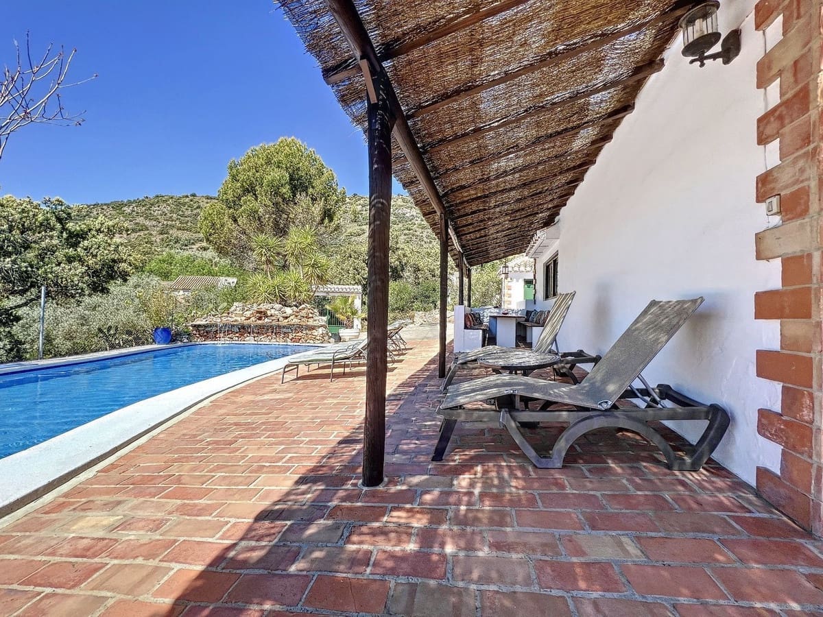 6 quarto Quinta/Casa Rural para venda em Iznajar com piscina garagem - 545 000 € (Ref: 9253922)