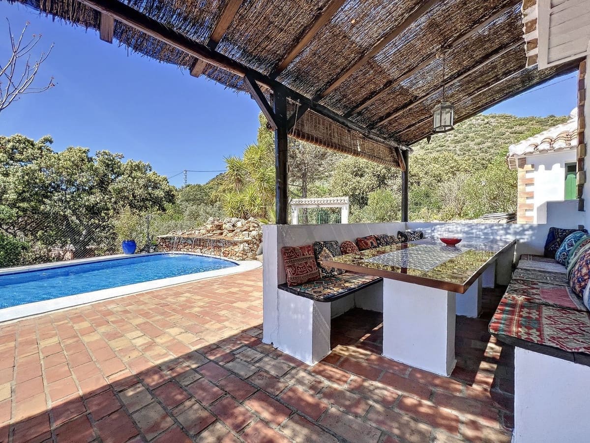 6 quarto Quinta/Casa Rural para venda em Iznajar com piscina garagem - 545 000 € (Ref: 9253922)