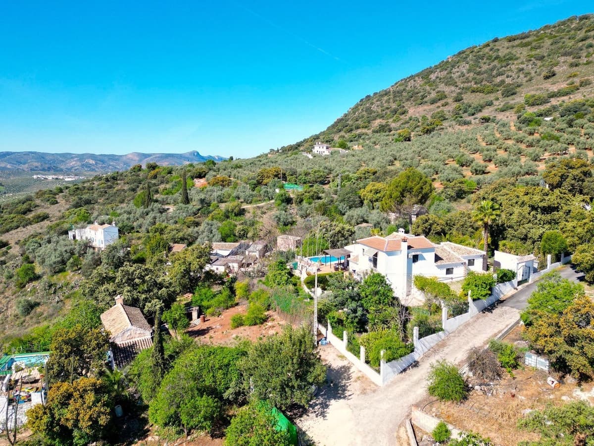 6 quarto Quinta/Casa Rural para venda em Iznajar com piscina garagem - 545 000 € (Ref: 9253922)