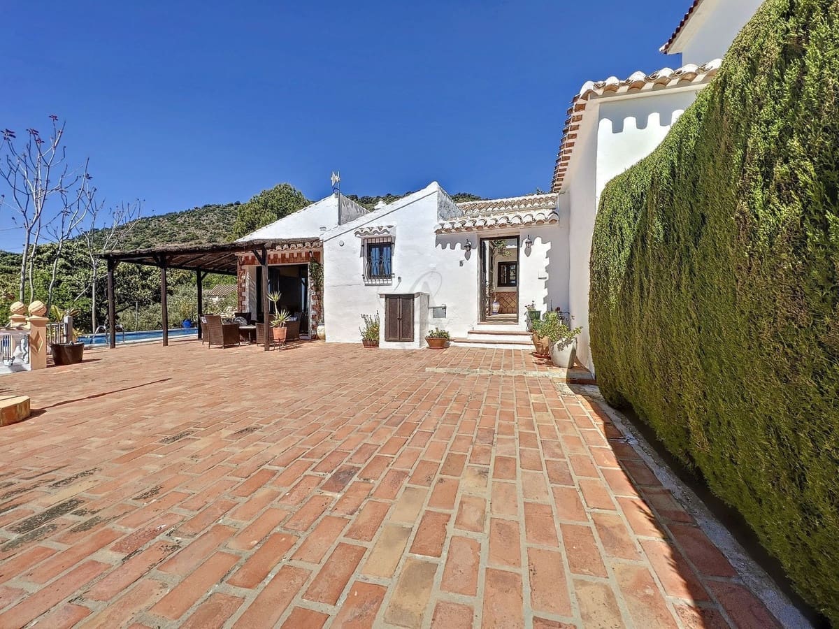 6 quarto Quinta/Casa Rural para venda em Iznajar com piscina garagem - 545 000 € (Ref: 9253922)