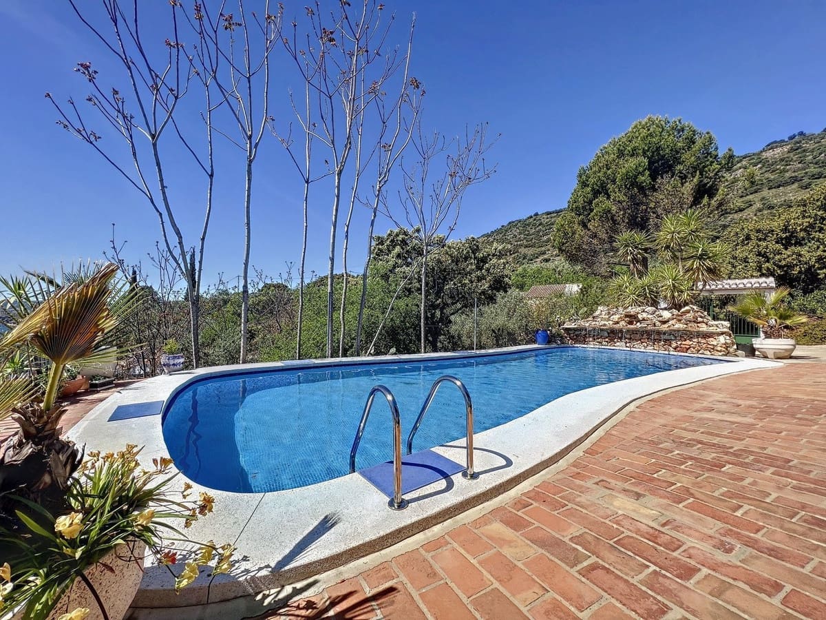 6 quarto Quinta/Casa Rural para venda em Iznajar com piscina garagem - 545 000 € (Ref: 9253922)