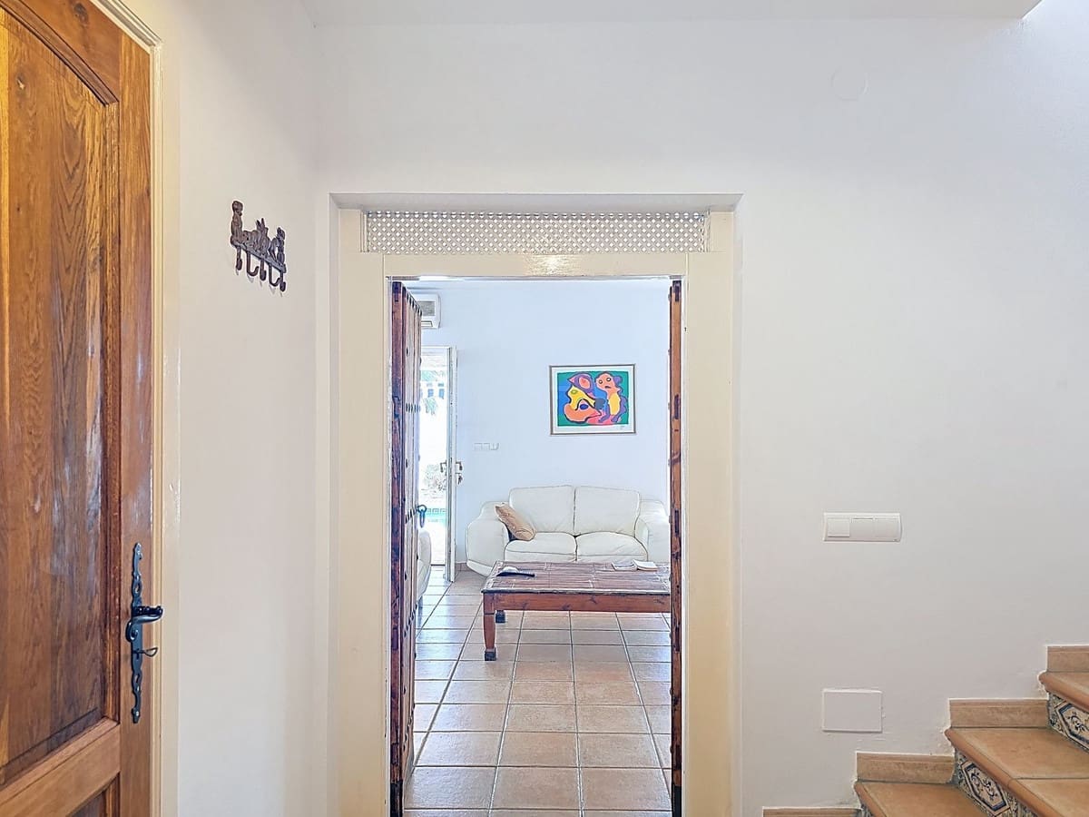 3 bedroom Villa for sale in Sayalonga with pool garage - € 845,000 (Ref: 9254407)