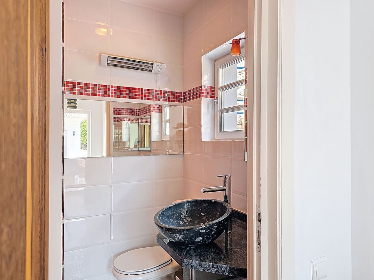 3 bedroom Villa for sale in Sayalonga with pool garage - € 845,000 (Ref: 9254407)