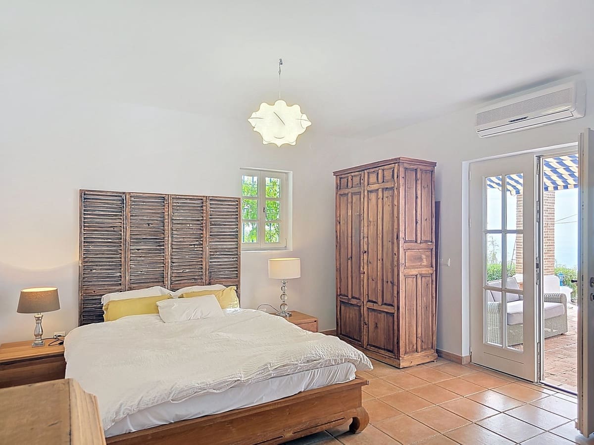 3 bedroom Villa for sale in Sayalonga with pool garage - € 845,000 (Ref: 9254407)