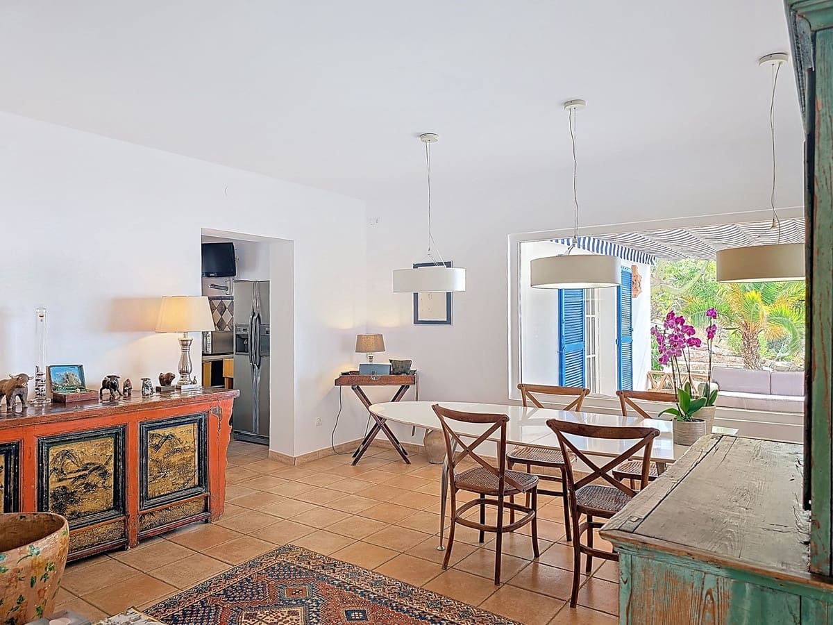 3 bedroom Villa for sale in Sayalonga with pool garage - € 845,000 (Ref: 9254407)