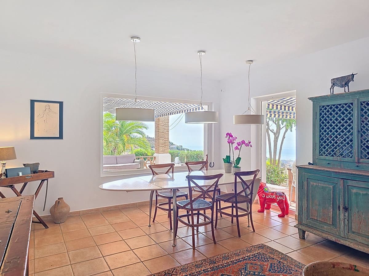 3 bedroom Villa for sale in Sayalonga with pool garage - € 845,000 (Ref: 9254407)