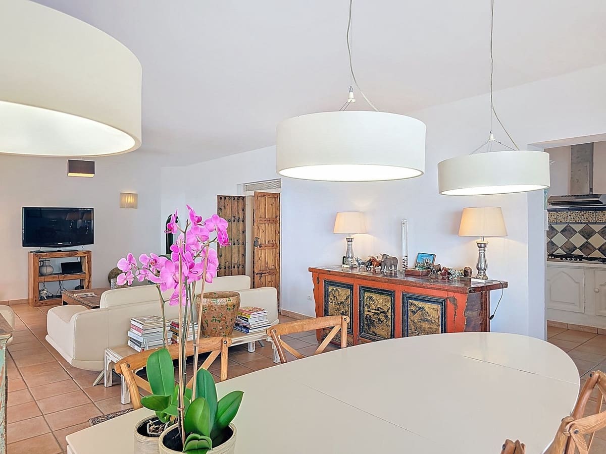 3 bedroom Villa for sale in Sayalonga with pool garage - € 845,000 (Ref: 9254407)