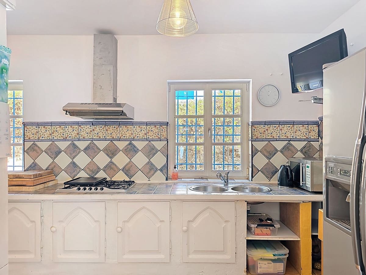 3 bedroom Villa for sale in Sayalonga with pool garage - € 845,000 (Ref: 9254407)