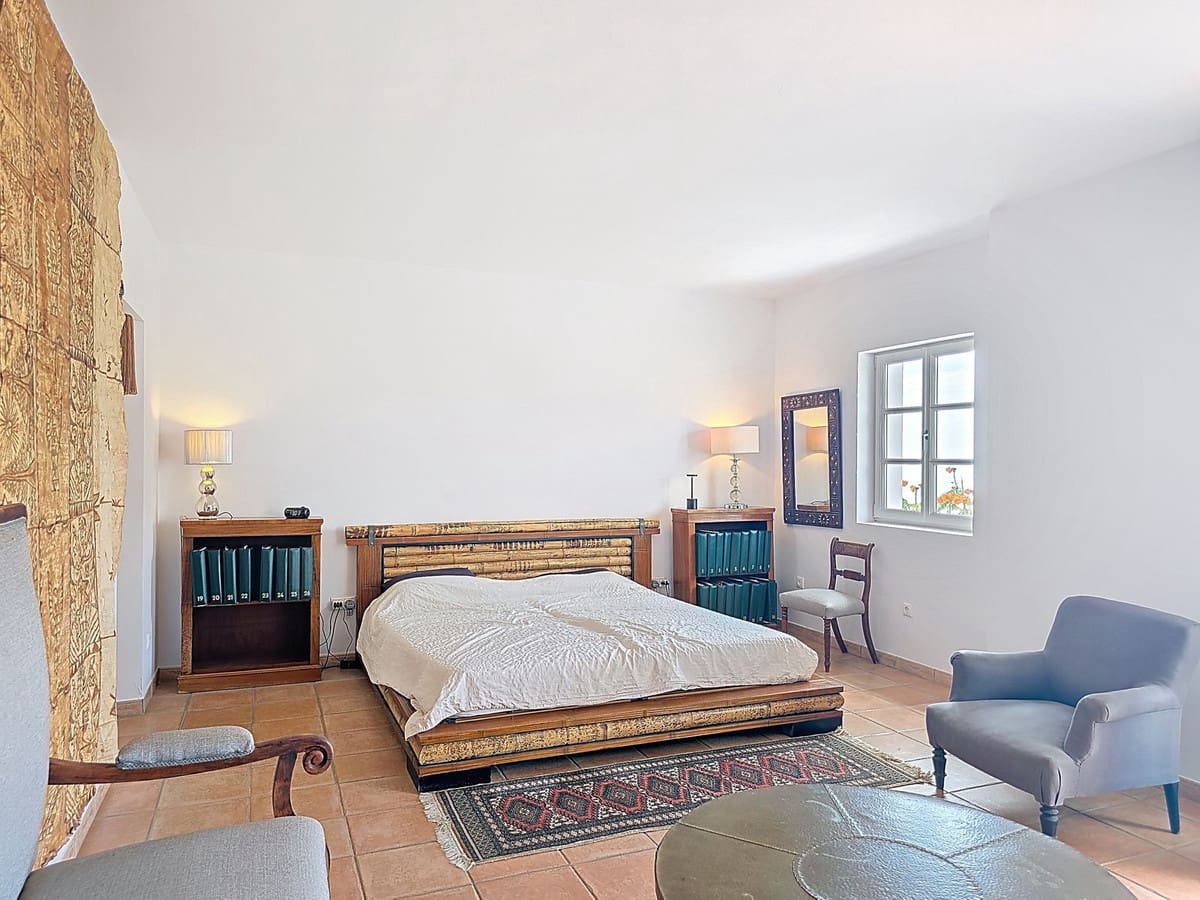 3 bedroom Villa for sale in Sayalonga with pool garage - € 845,000 (Ref: 9254407)