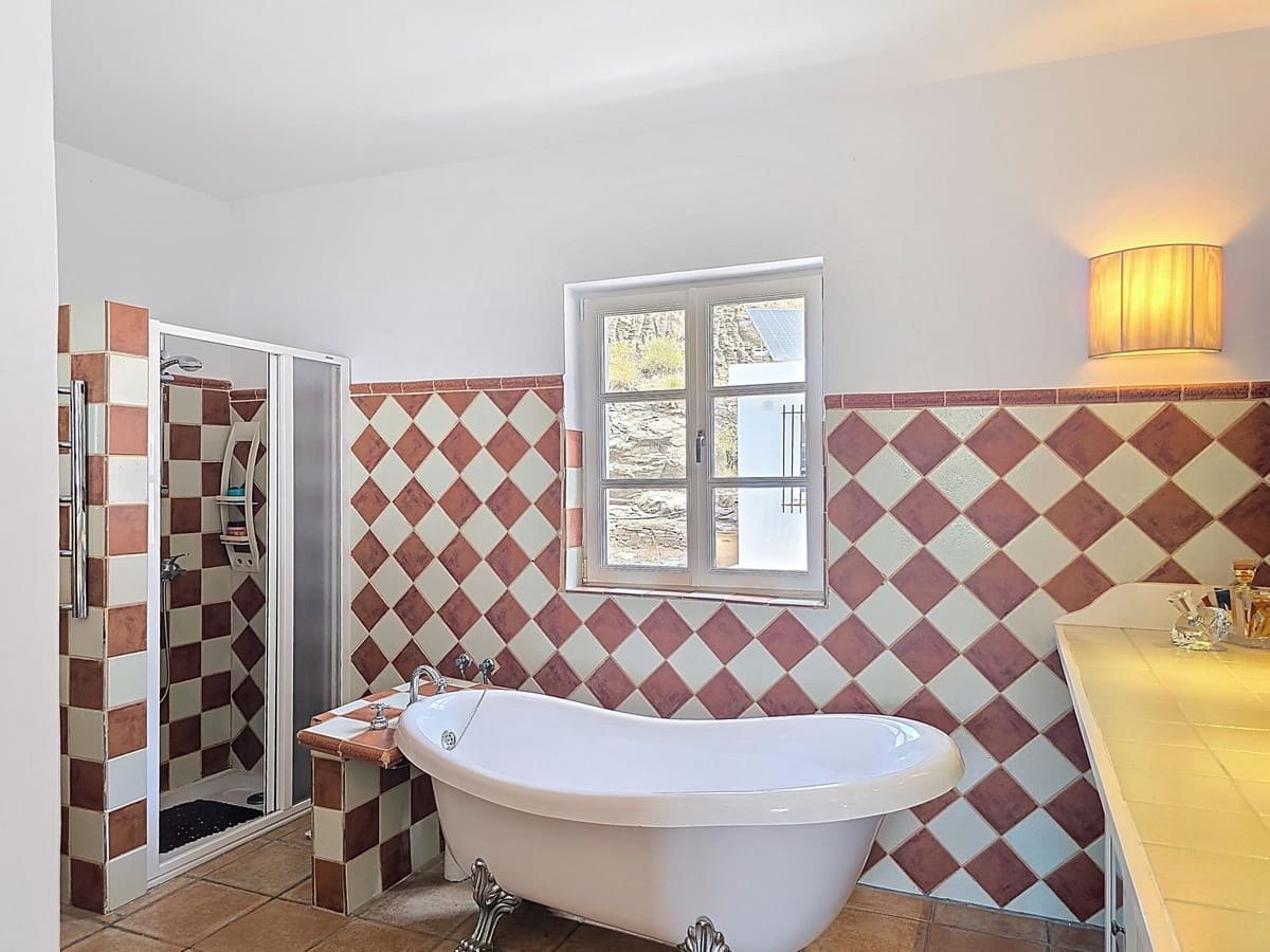 3 bedroom Villa for sale in Sayalonga with pool garage - € 845,000 (Ref: 9254407)