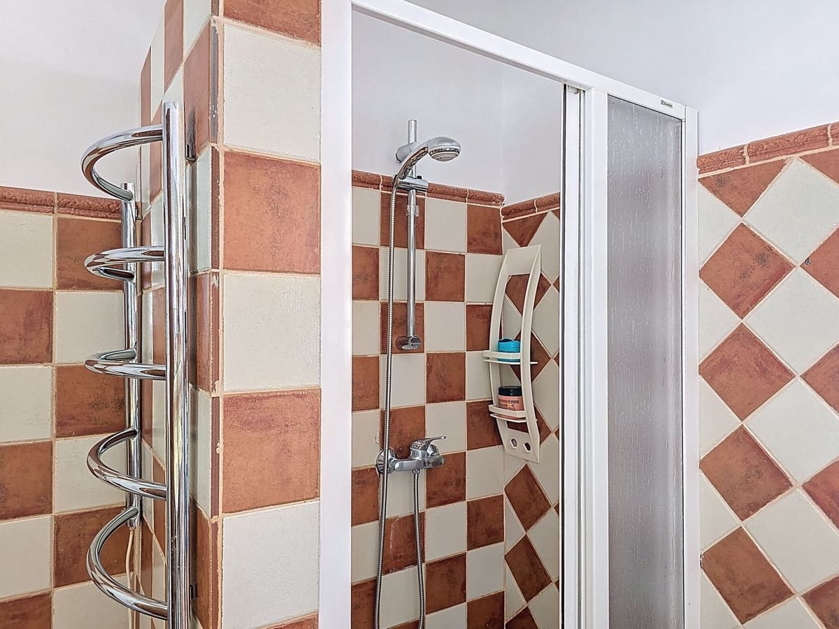 3 bedroom Villa for sale in Sayalonga with pool garage - € 845,000 (Ref: 9254407)