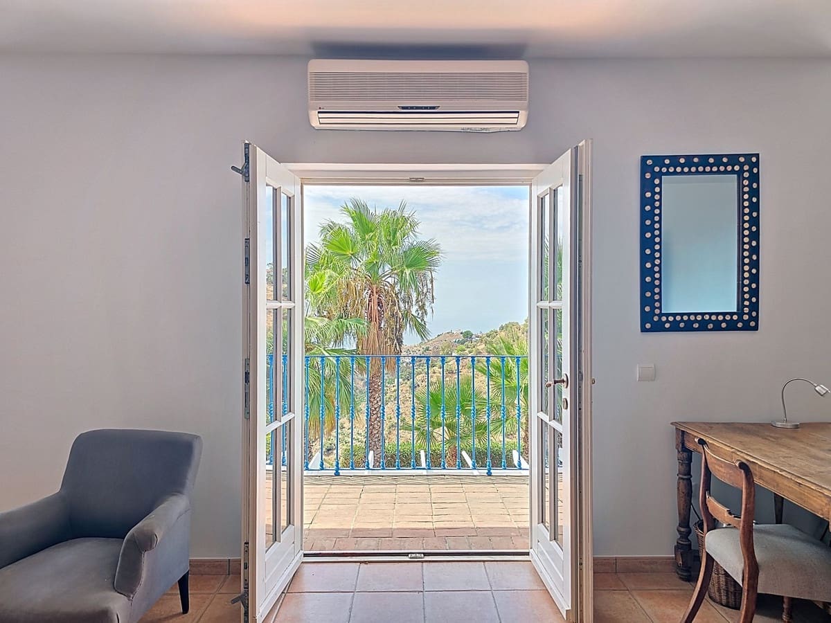 3 bedroom Villa for sale in Sayalonga with pool garage - € 845,000 (Ref: 9254407)