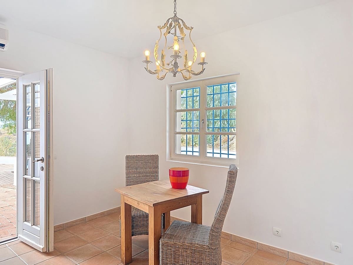 3 bedroom Villa for sale in Sayalonga with pool garage - € 845,000 (Ref: 9254407)