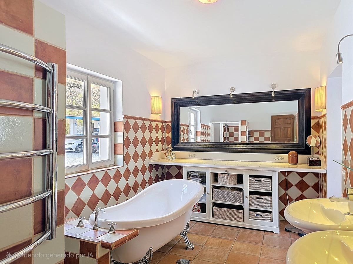 3 bedroom Villa for sale in Sayalonga with pool garage - € 845,000 (Ref: 9254407)