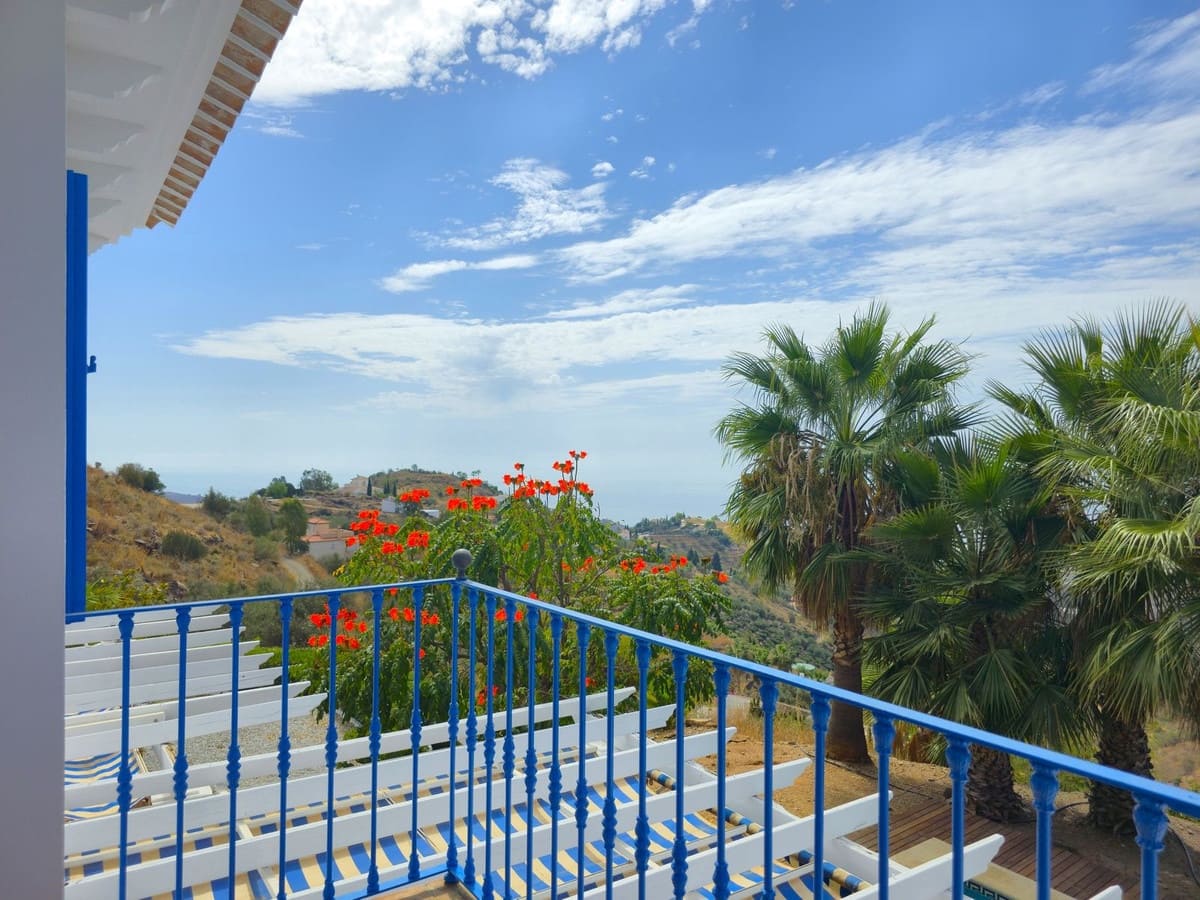 3 bedroom Villa for sale in Sayalonga with pool garage - € 845,000 (Ref: 9254407)