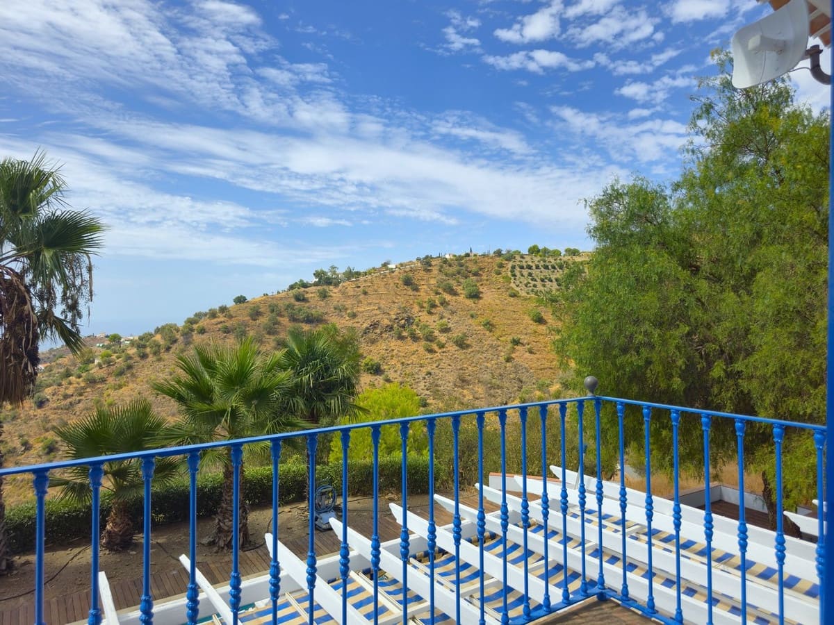 3 bedroom Villa for sale in Sayalonga with pool garage - € 845,000 (Ref: 9254407)