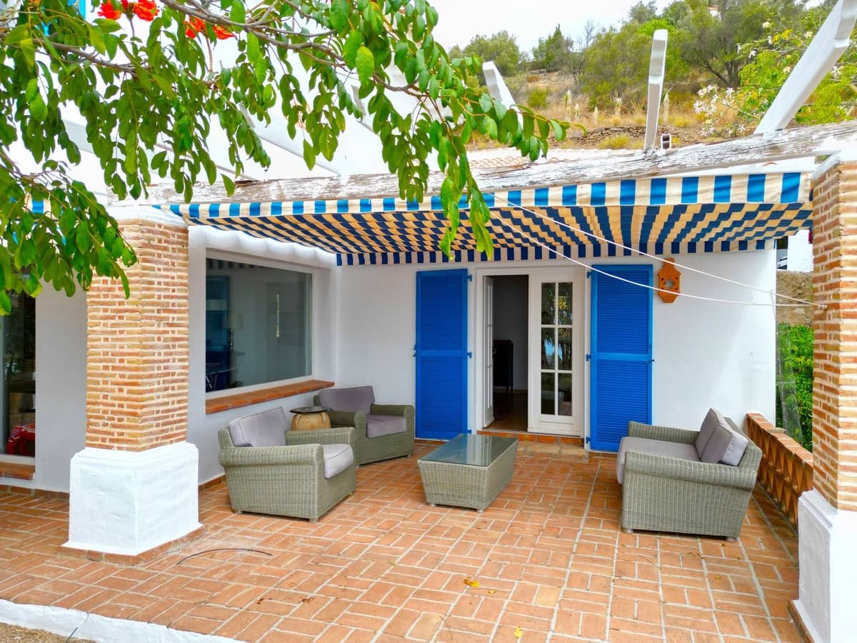 3 bedroom Villa for sale in Sayalonga with pool garage - € 845,000 (Ref: 9254407)
