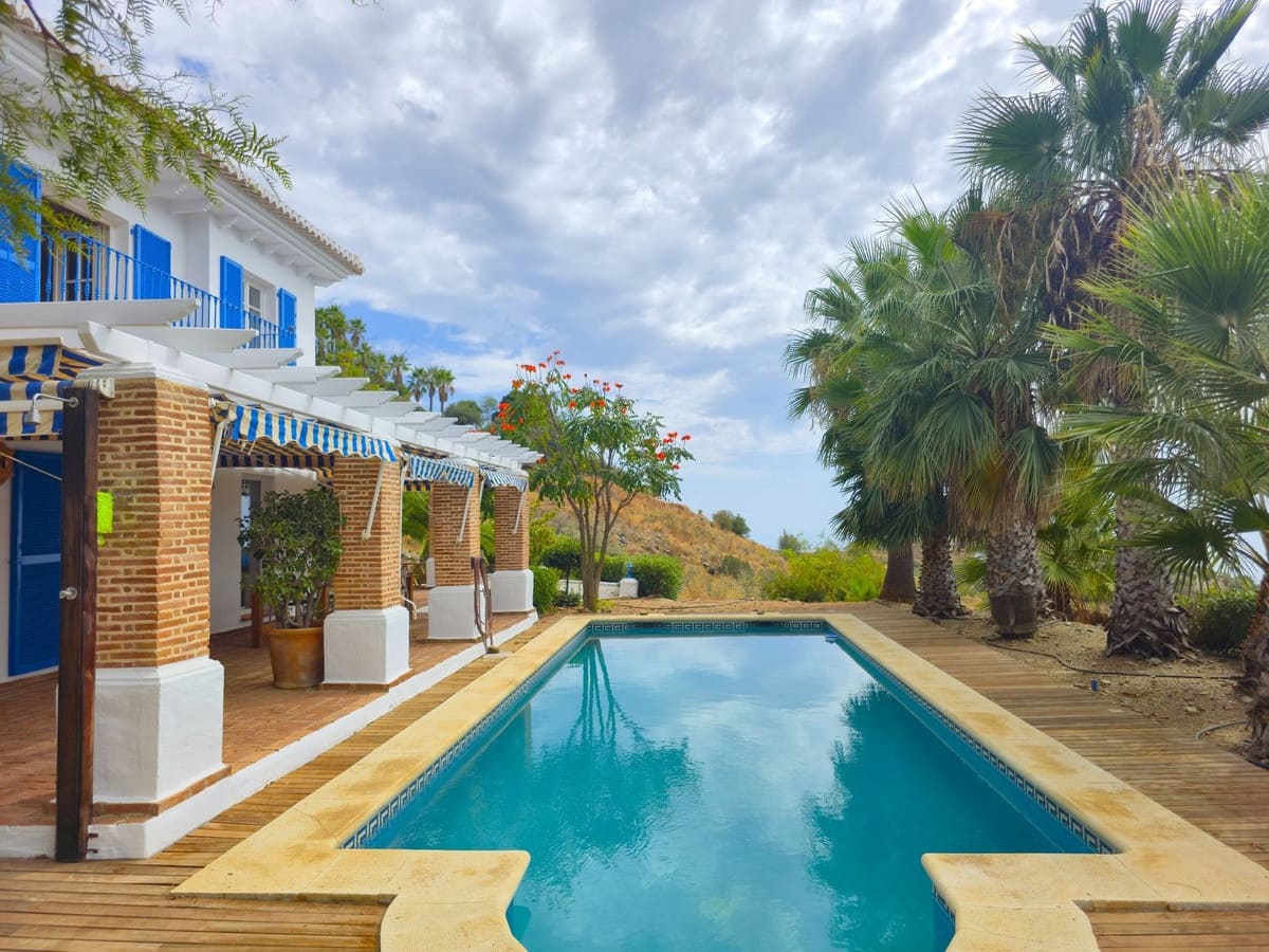 3 bedroom Villa for sale in Sayalonga with pool garage - € 845,000 (Ref: 9254407)
