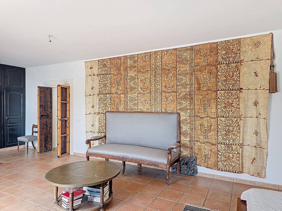 3 bedroom Villa for sale in Sayalonga with pool garage - € 845,000 (Ref: 9254407)