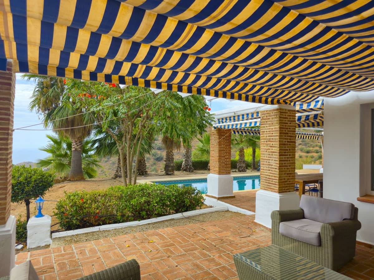 3 bedroom Villa for sale in Sayalonga with pool garage - € 845,000 (Ref: 9254407)