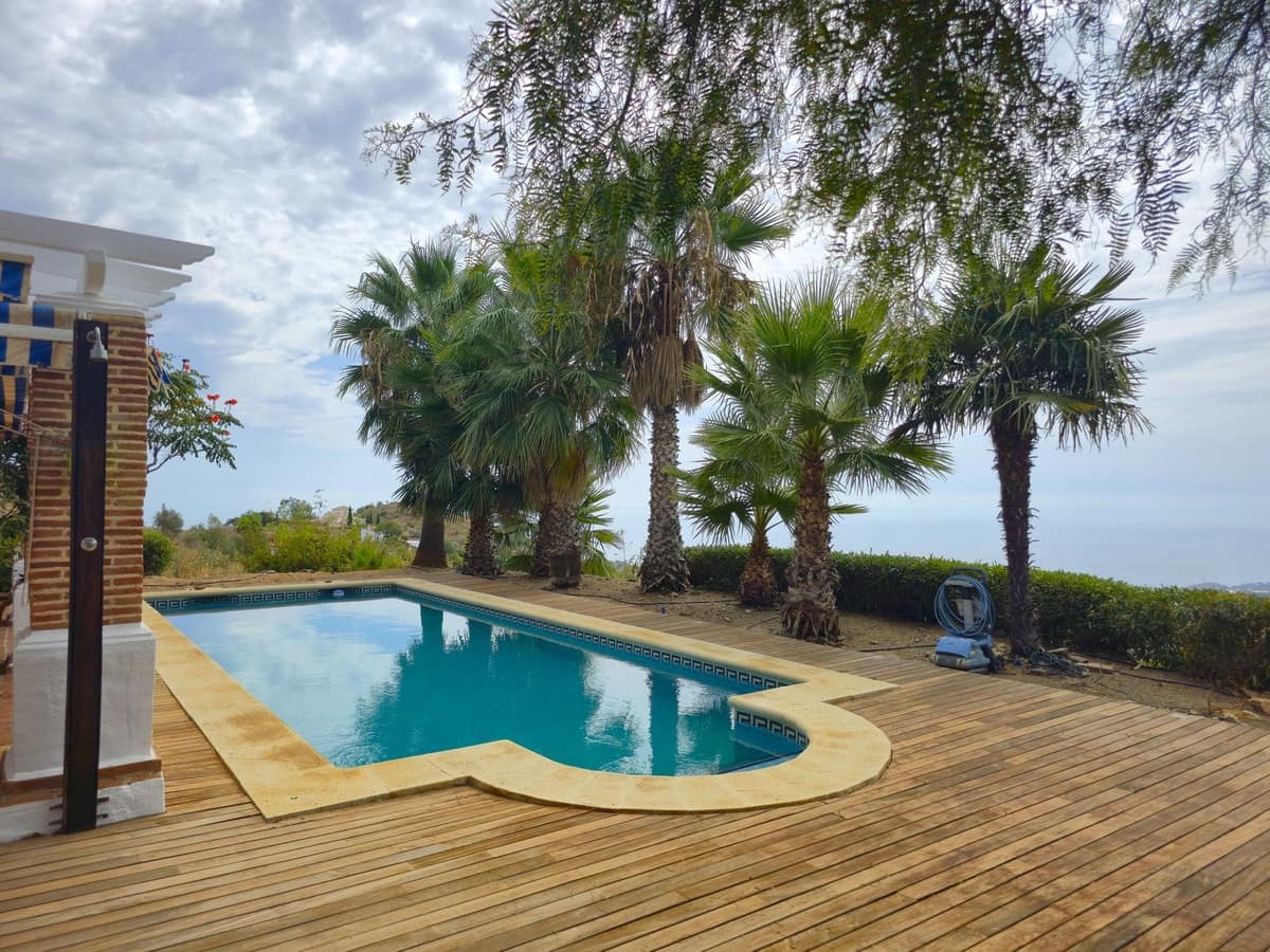 3 bedroom Villa for sale in Sayalonga with pool garage - € 845,000 (Ref: 9254407)