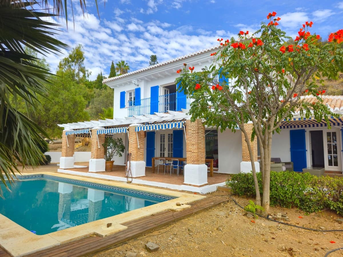 3 bedroom Villa for sale in Sayalonga with pool garage - € 845,000 (Ref: 9254407)