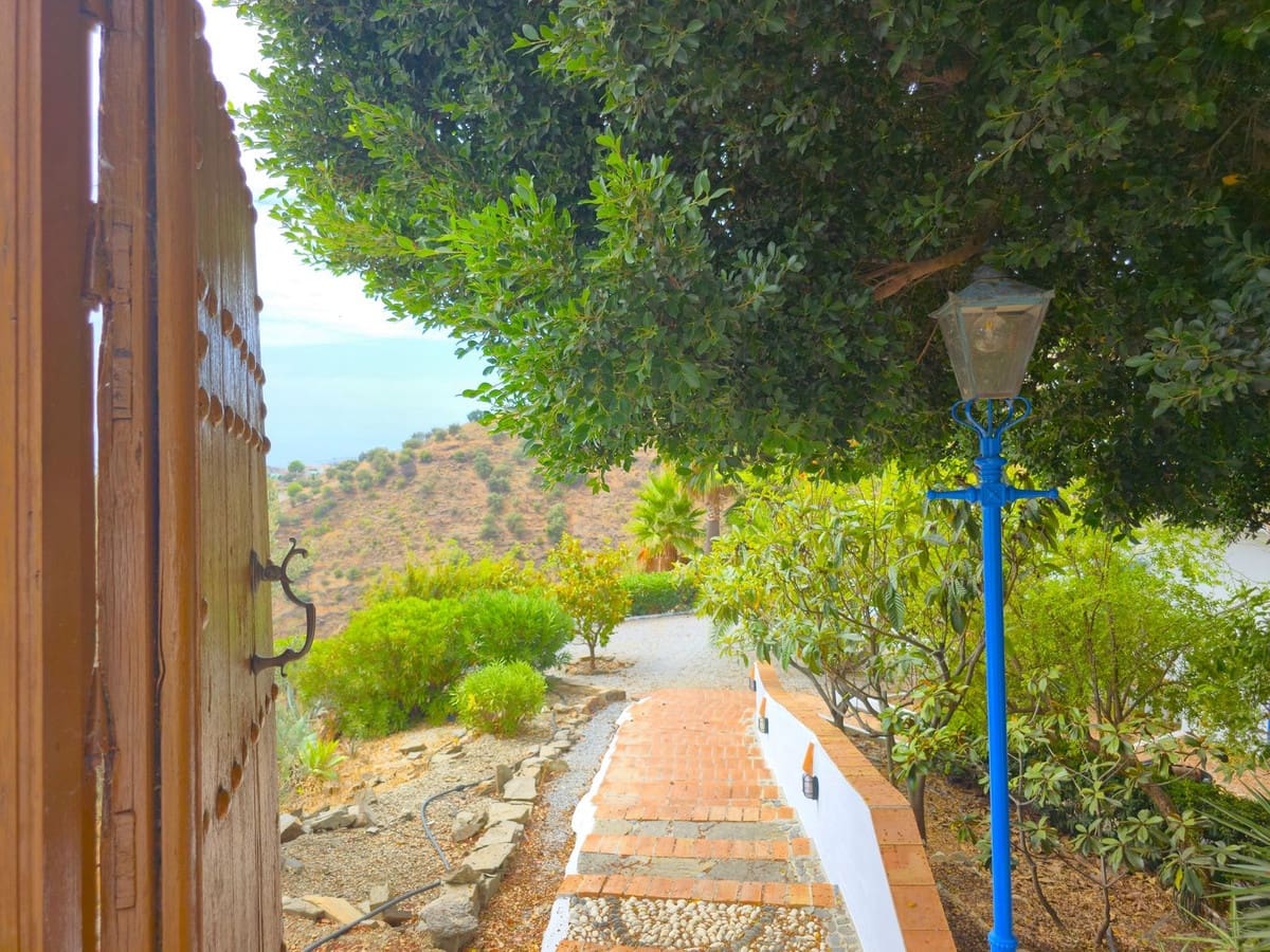 3 bedroom Villa for sale in Sayalonga with pool garage - € 845,000 (Ref: 9254407)