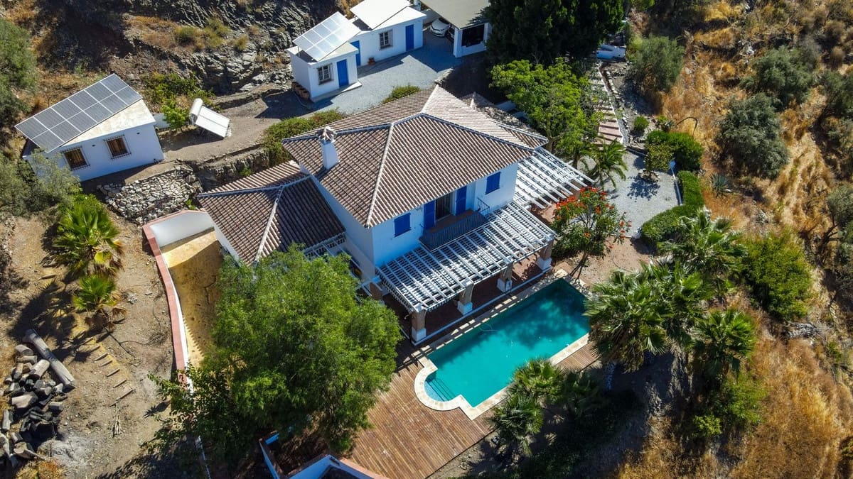 3 bedroom Villa for sale in Sayalonga with pool garage - € 845,000 (Ref: 9254407)